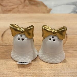 Cracker Barrel White and Gold Ceramic Bow Salt and Pepper Shakers